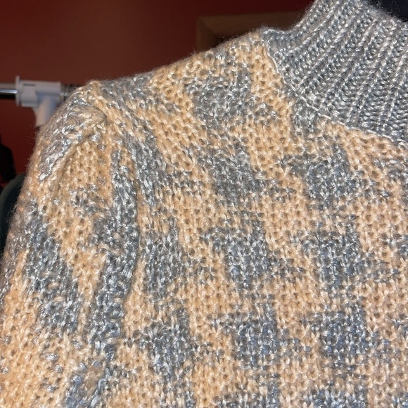 Calvin Klein sweater - Picture 2 of 7